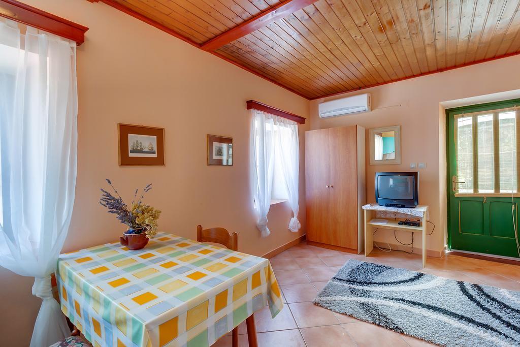 וולי לוסיניי Apartments Josip & Maria מראה חיצוני תמונה