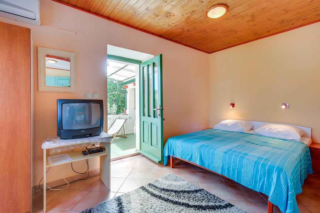 וולי לוסיניי Apartments Josip & Maria מראה חיצוני תמונה