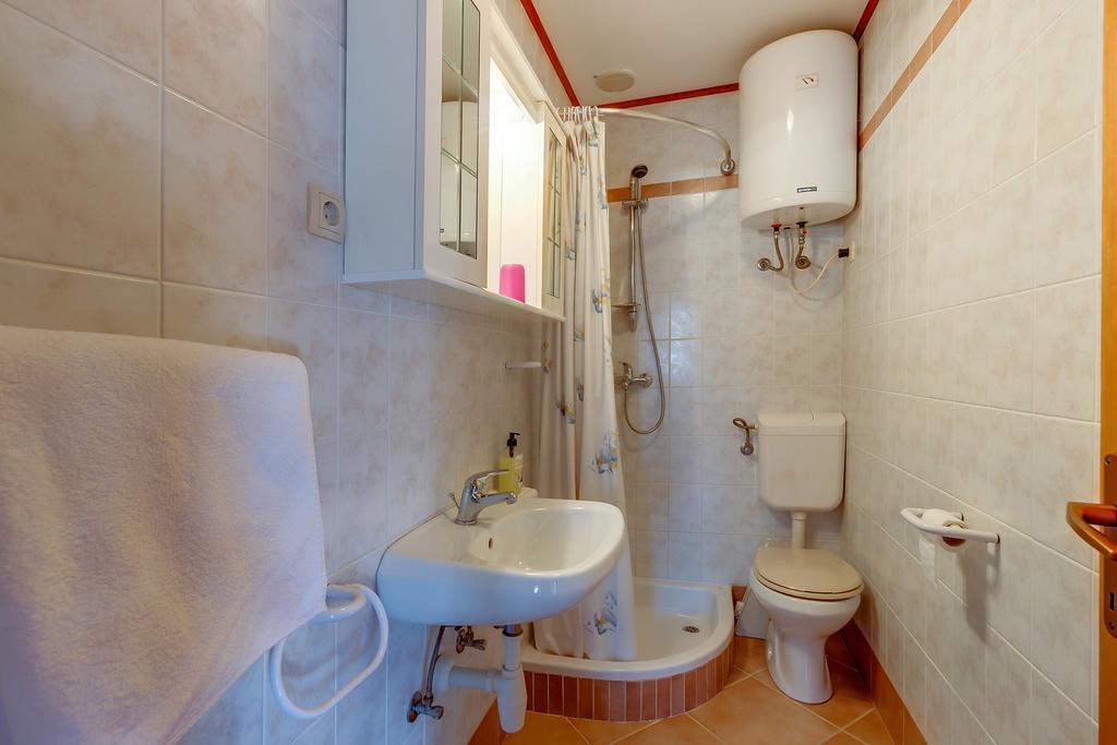 וולי לוסיניי Apartments Josip & Maria מראה חיצוני תמונה